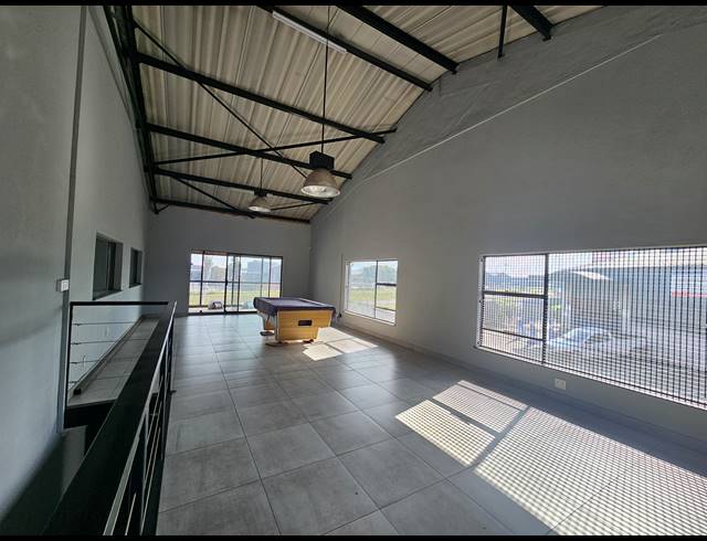 1,046M² WAREHOUSE FOR SALE IN ACTIVIA PARK